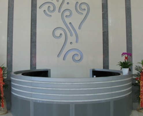 Front desk with displacement grilles